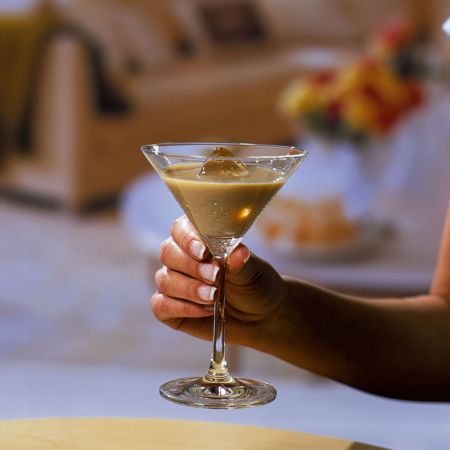 Einen Cocktail zu mixen, ist nicht schwer, aber man sollte sich an die Mengenangaben halten. Cocktail