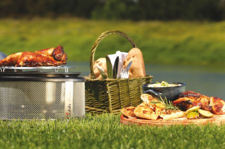 Ein Grillpicknick gehört zu den entspanntesten Vergnügungen in der warmen Jahreszeit. Grillpicknick